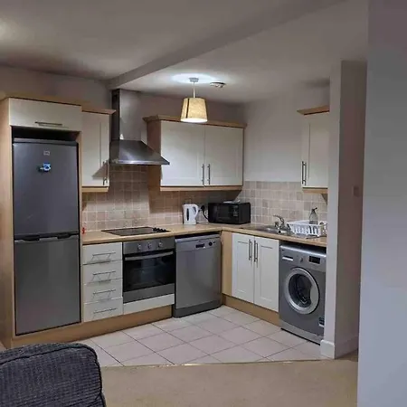 Beautiful 2 Bed Apt In Grand Canal *